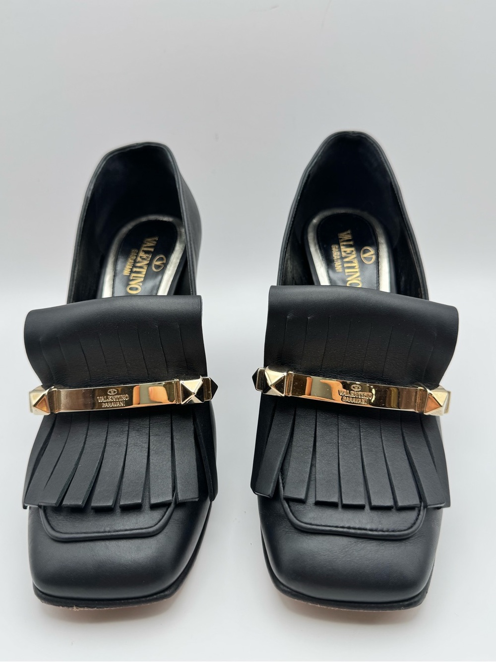 Valentino Garavani Rockstud Fringe Block Heel Pumps Black Leather Gold Studs 36